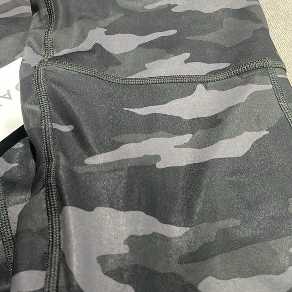 Athleta ultimate camo tight - size small nwt - Picture 2 of 4